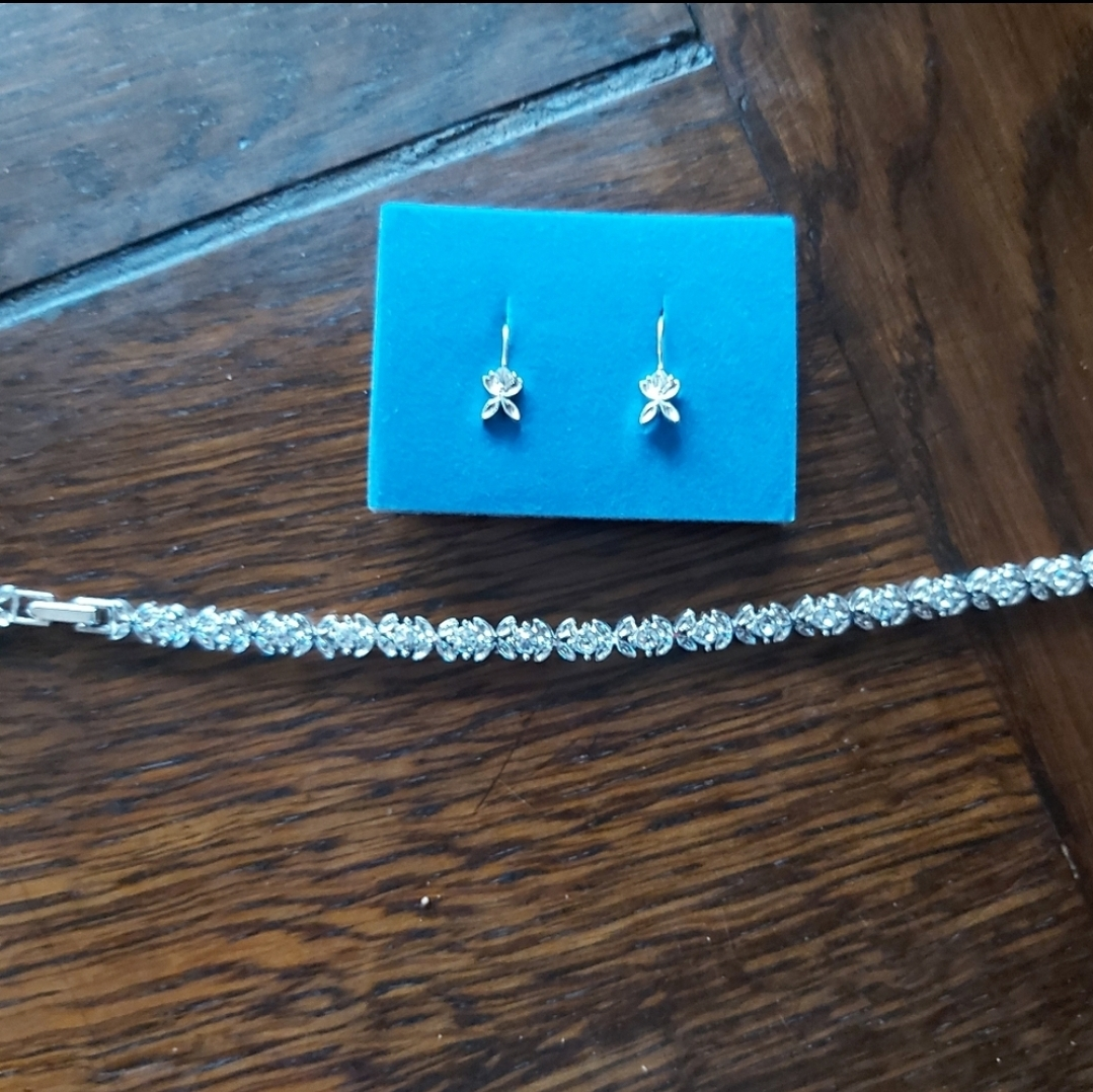 Avon Bracelet and Earrings Set - photo 2