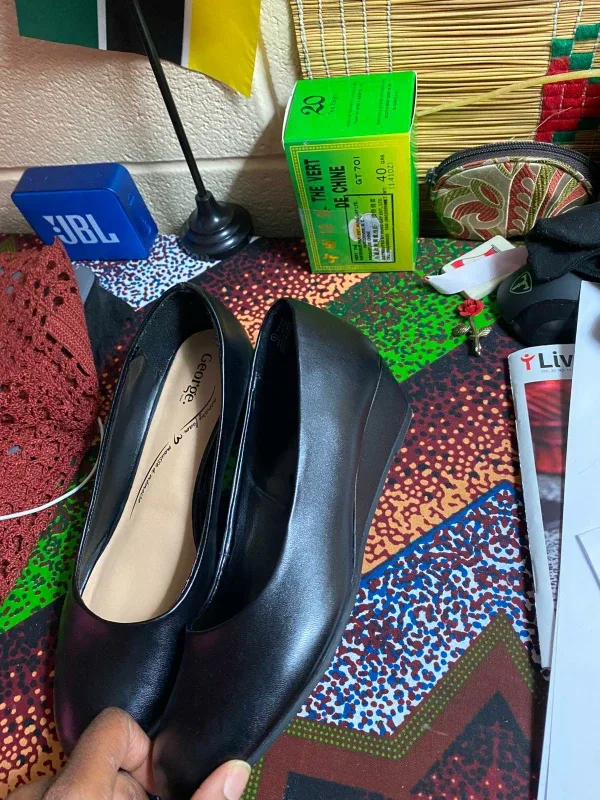 Black Wedge Heel Shoes image indicator(2)