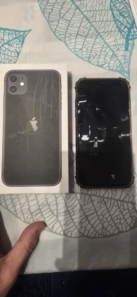 iPhone 11 (with box, screen protector, cases) image indicator(2)