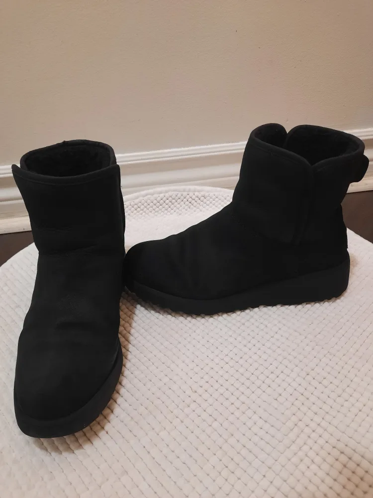 UGG Women's Black Boots thumbnail