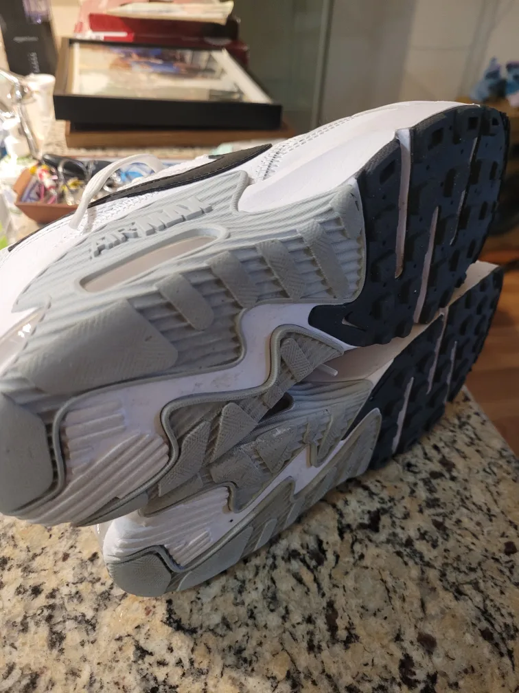 Nike Air Max 90 Running Shoes image indicator(2)