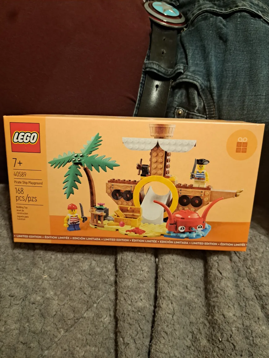 LEGO Pirate Ship Playground 40589 Limited Edition image indicator(2)