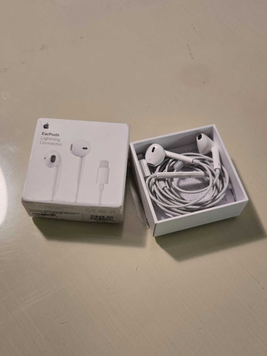 Apple EarPods with Lightning Connector