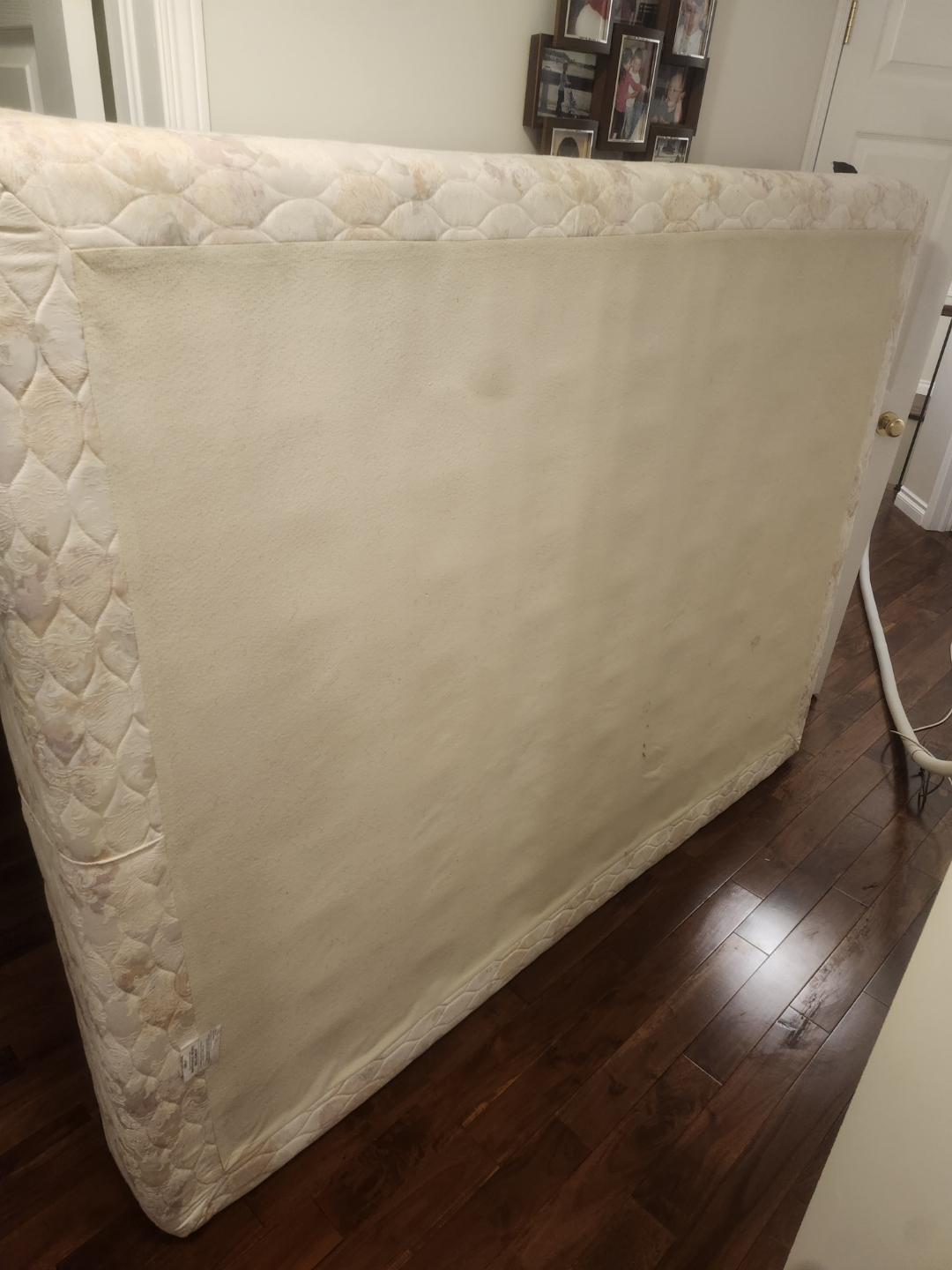 Queen Size Bed Frame and boxspring - photo 2