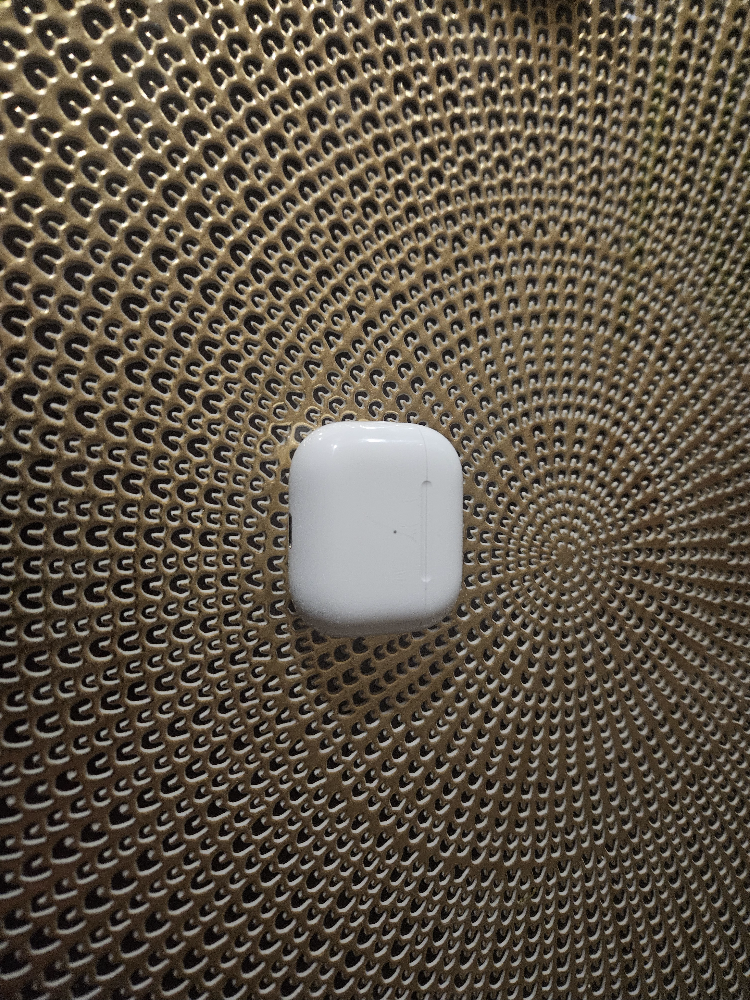 Apple Airpods (2nd Generation) just the Case - photo 2