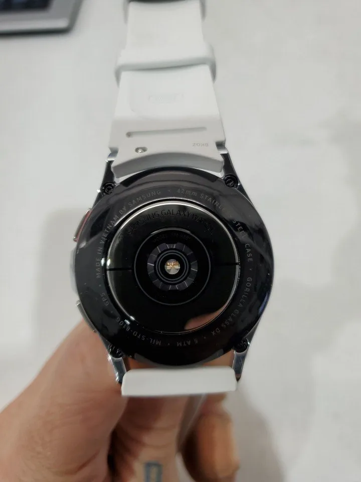 Samsung Galaxy Watch 4 Classic 42mm WiFi + GPS - White image indicator(6)