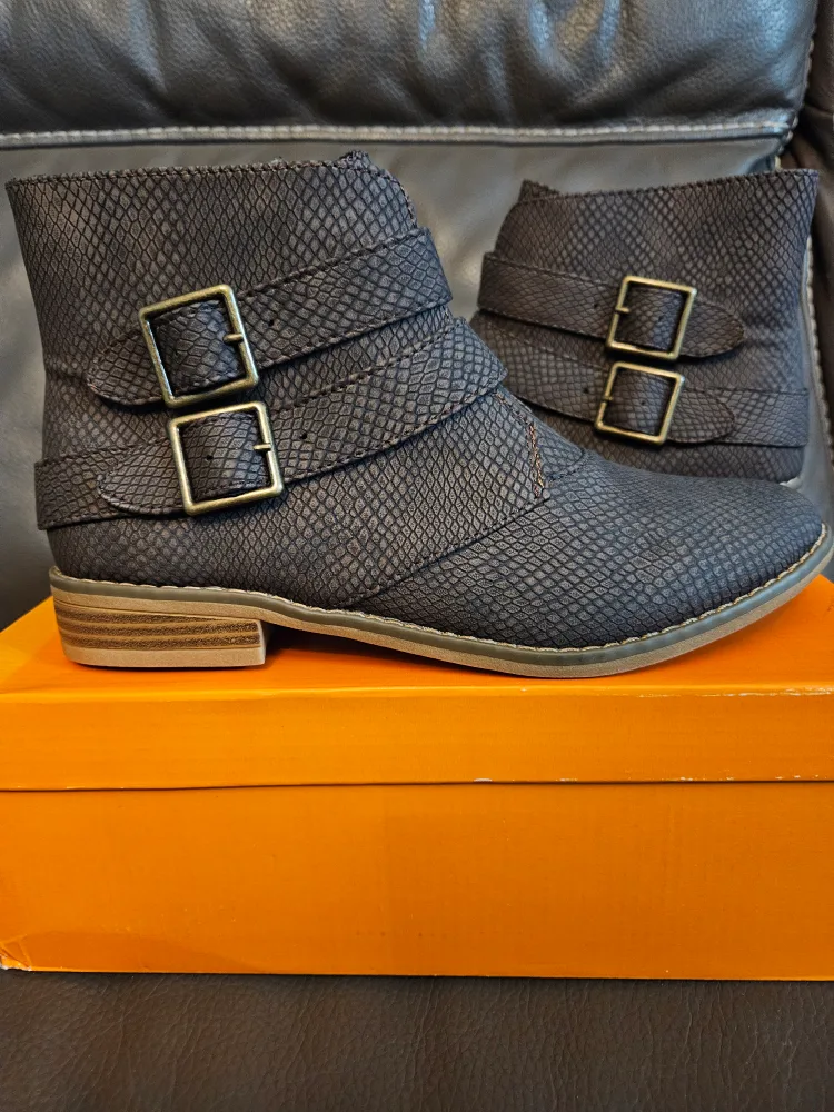 rocket dog women's boots margelsy brown size 7.5 image indicator(2)