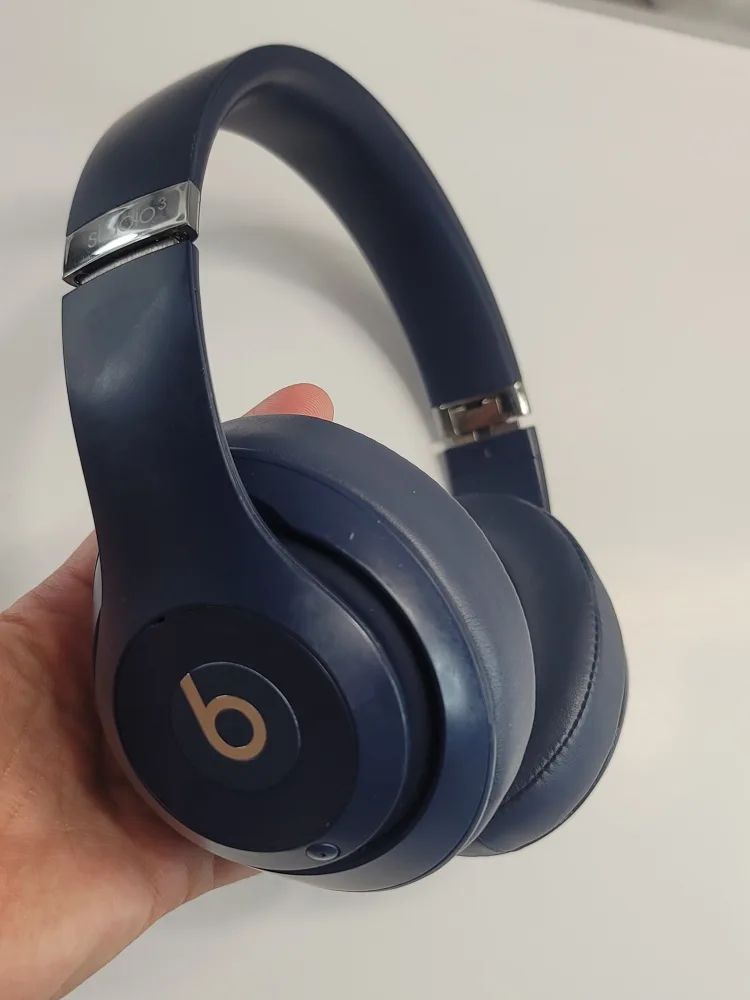 Beats Studio 3 Noise Canceling Wireless Headphones image indicator(7)