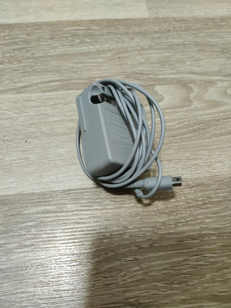 Nintendo 3DS XL with games image indicator(5)