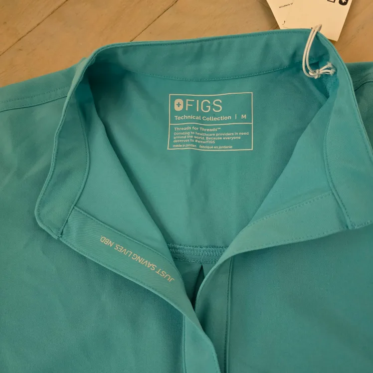 FIGS Rafaela oversized scrub top women's medium image indicator(3)