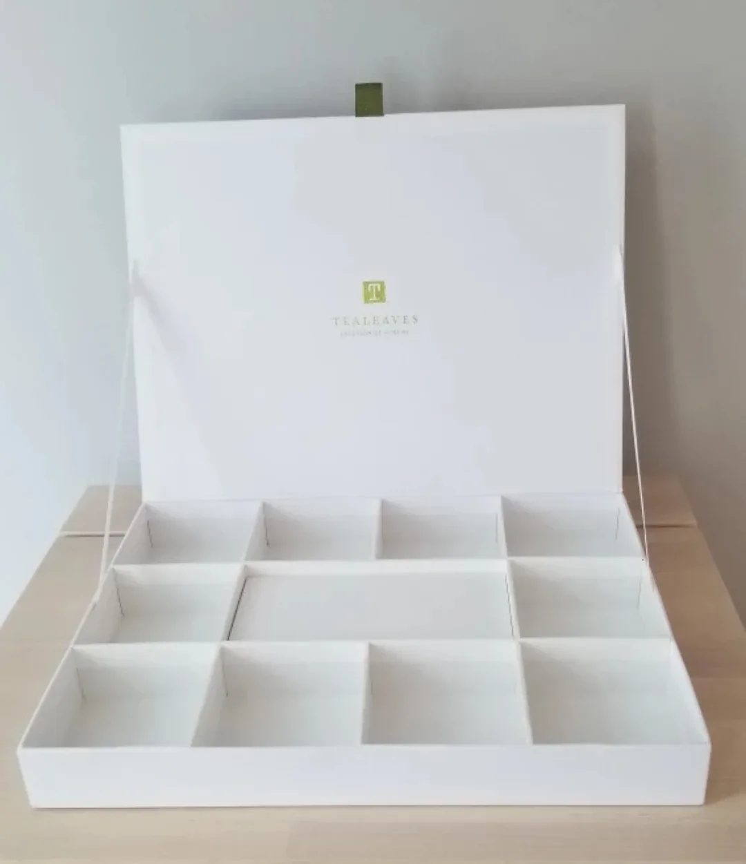 Cardboard box with compartments thumbnail
