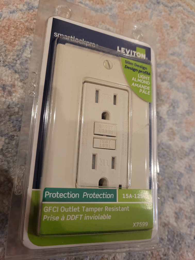Leviton Smartlockpro Slim GFCI Outlet