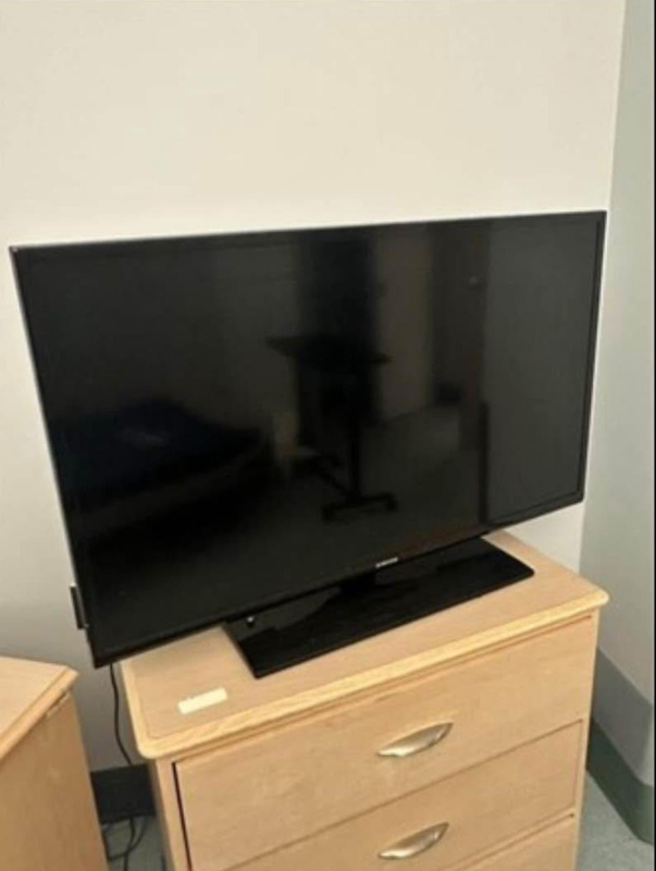 Samsung 40 Inch TV - photo 2