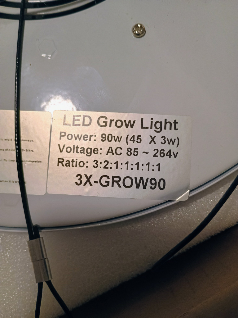 LED Grow Light - perfect for growing herbs and veggies at home - photo 3