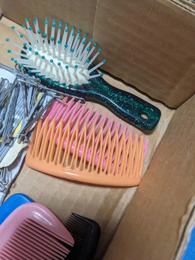 Hair Styling Tools and Accessories Lot image indicator(5)