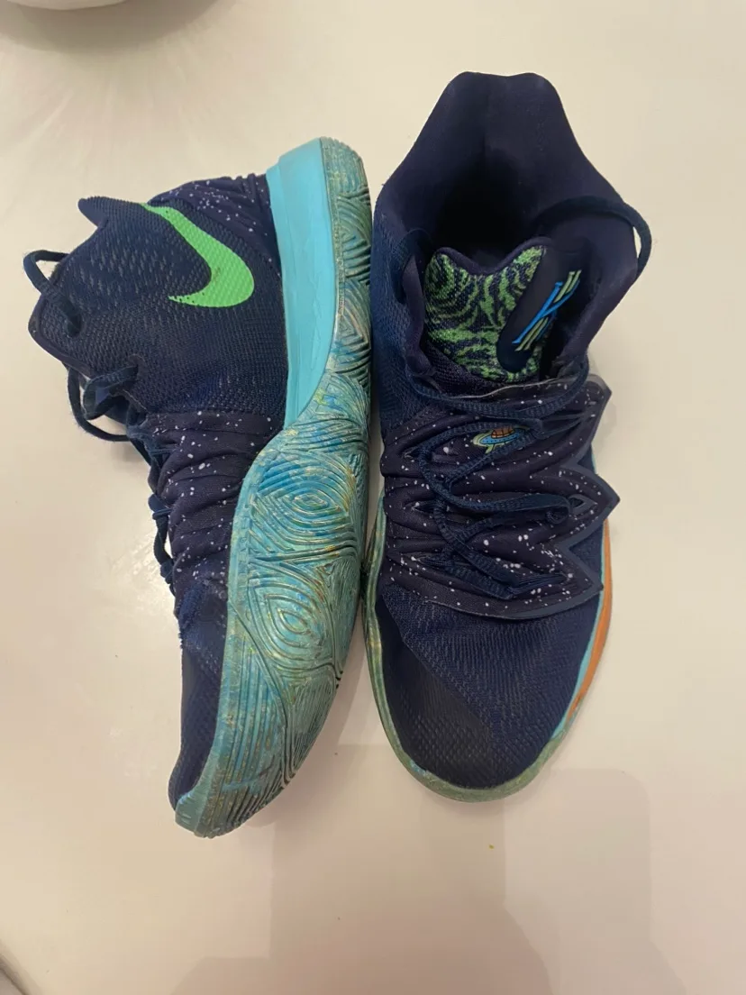 Nike Kyrie 5 Basketball Shoes Size 9.5 image indicator(3)