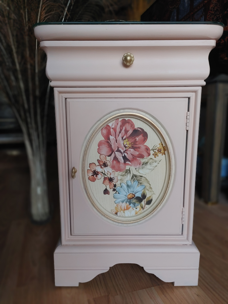 Gorgeous pair of Vintage Nightstands - photo 2