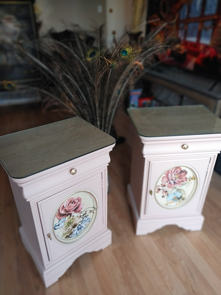 Gorgeous pair of Vintage Nightstands - photo 3