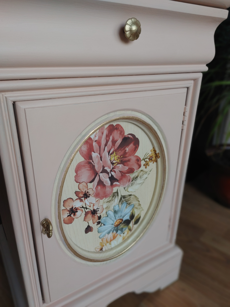 Gorgeous pair of Vintage Nightstands - photo 4