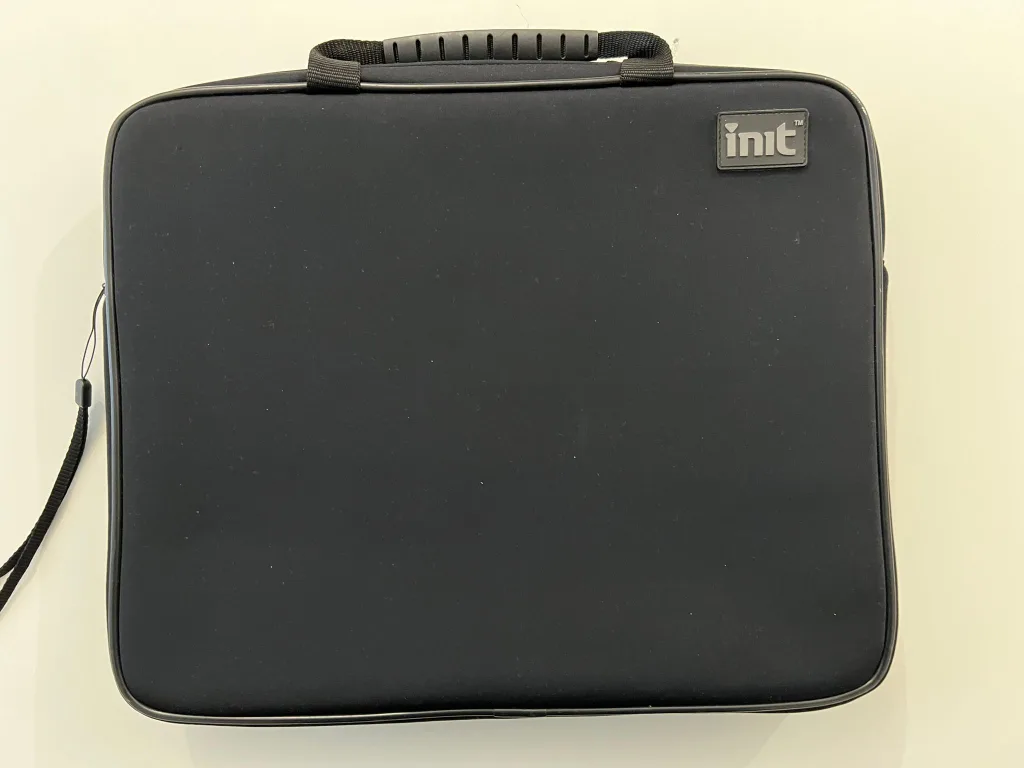 Init laptop bag best sale