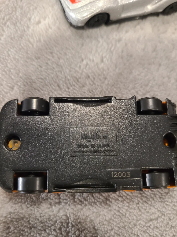 Set of 4 Maisto Toy Cars image indicator(3)