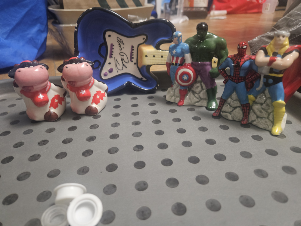 Set of 6 Collectible salt and pepper dispenser