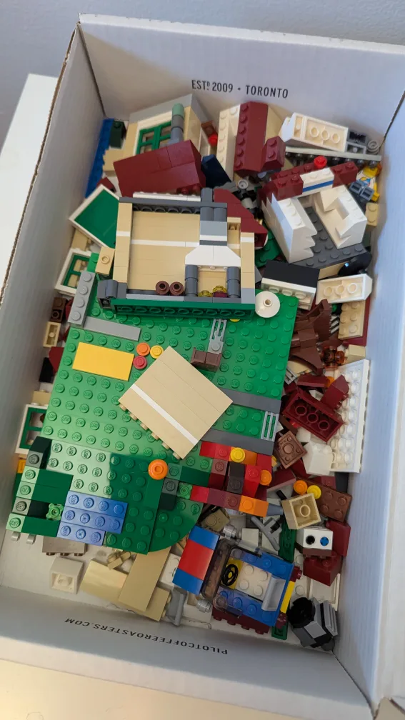 Retired LEGO set Changing Seasons 3 in 1 Creator Set image indicator(2)