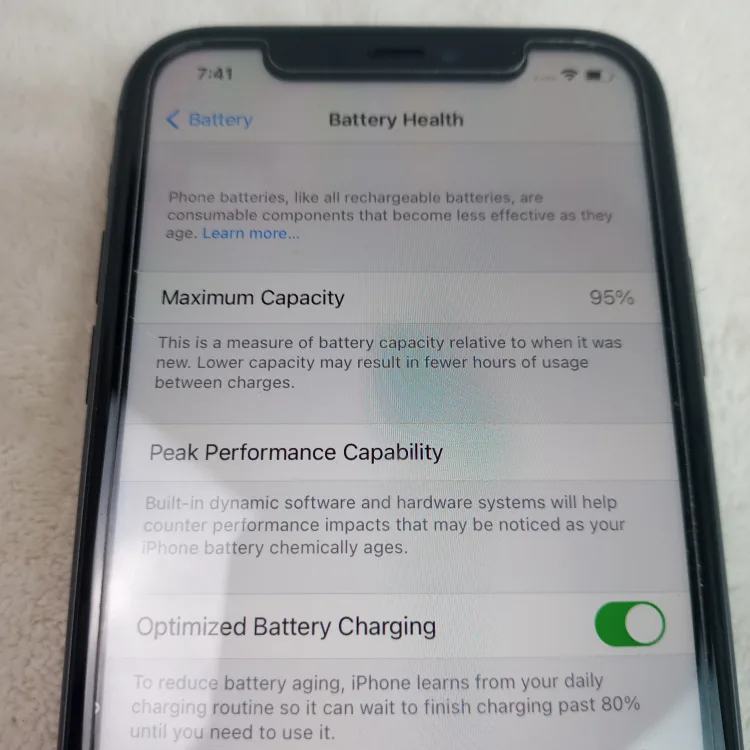 iPhone 11 64GB Black 95% Battery (Great Condition) image indicator(4)
