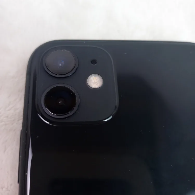 iPhone 11 64GB Black 95% Battery (Great Condition) image indicator(9)