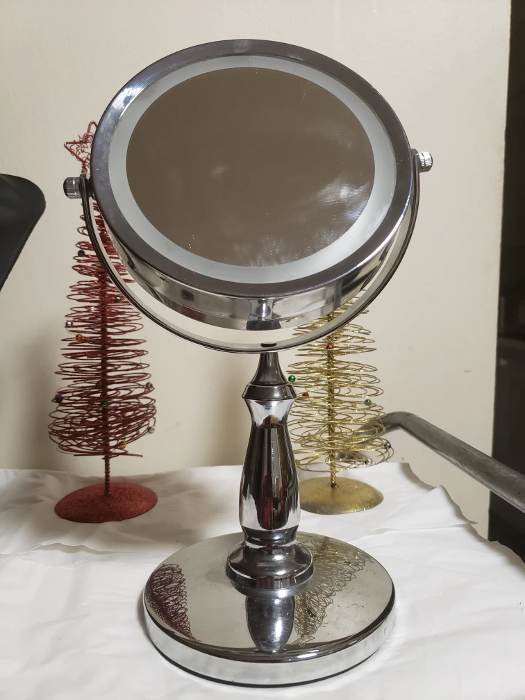 Lighted Vanity Mirror. batteries not included - photo 4