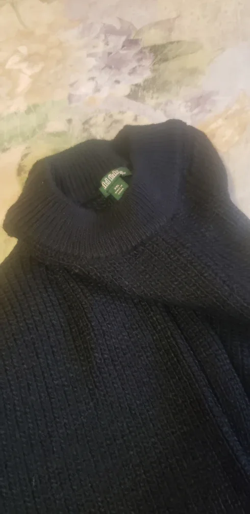 AMAZING NEW Black Knit Sweater. image indicator(6)