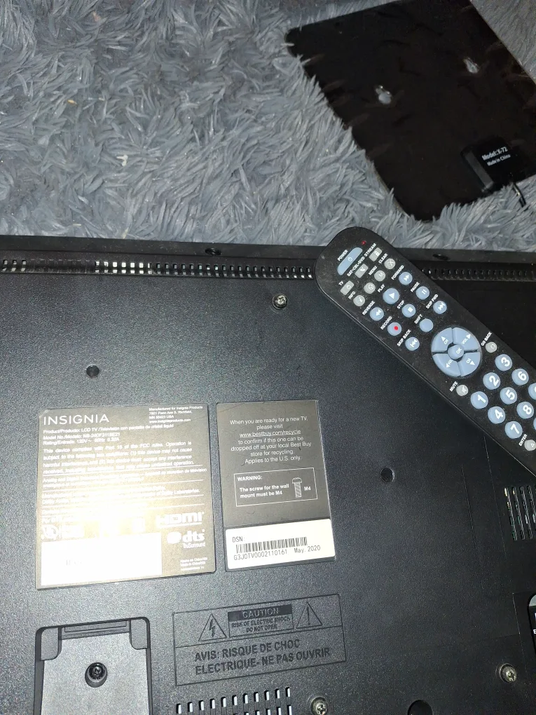 Insignia 22 inch TV with remote and stand image indicator(5)