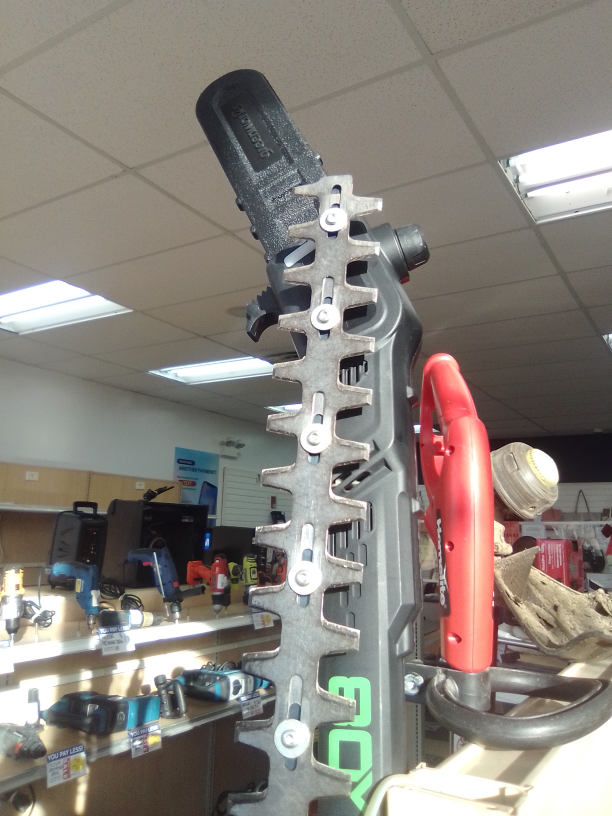 Greenworks Cordless Hedge Trimmer - photo 2