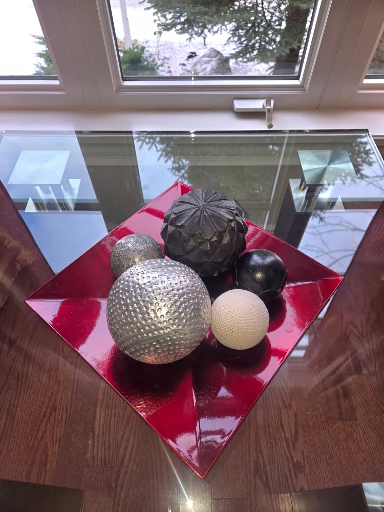 Set of 5 Decorative Balls & Red Plate image indicator(4)