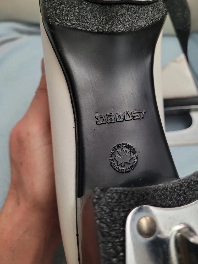 Leather Figure Skates Size 6.5 image indicator(3)