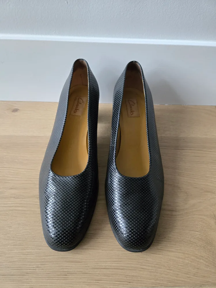 Vintage Black Snakeskin Clarks Heels. size 11. euc image indicator(2)