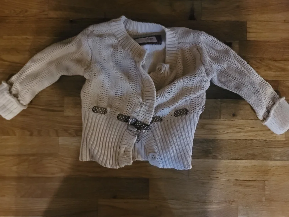 Duckie towel & snowman hat -- baby clothes bundle image indicator(2)