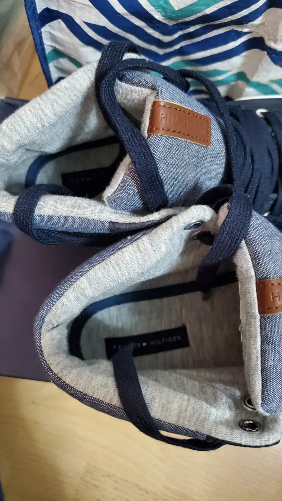 Tommy Hilfiger kids sneaker image indicator(3)