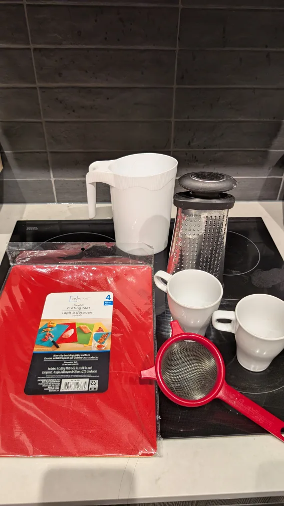 FREE: Set of Kitchen Accessories thumbnail