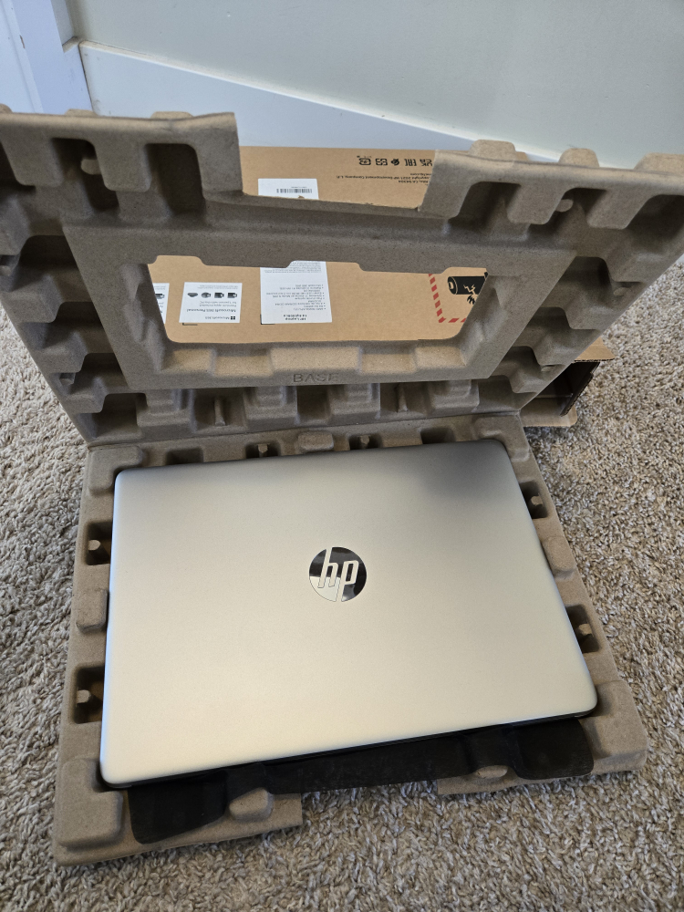 HP Laptop - photo 3