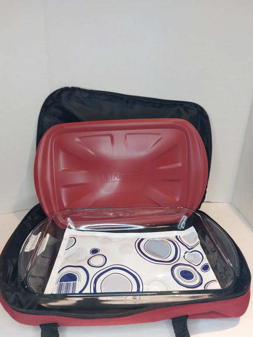 Anchor Hocking Company Baking Dish with Lid and Carrying Case image indicator(3)