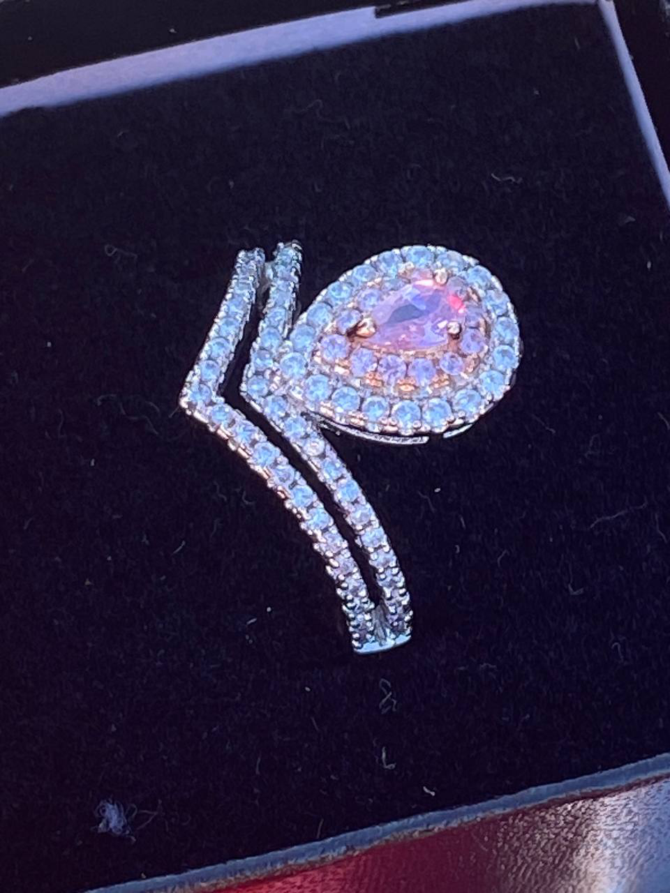 Beautiful ladies ring size 6, 7, with stones