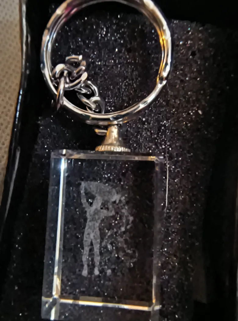 4 different 3D glass keychains image indicator(3)