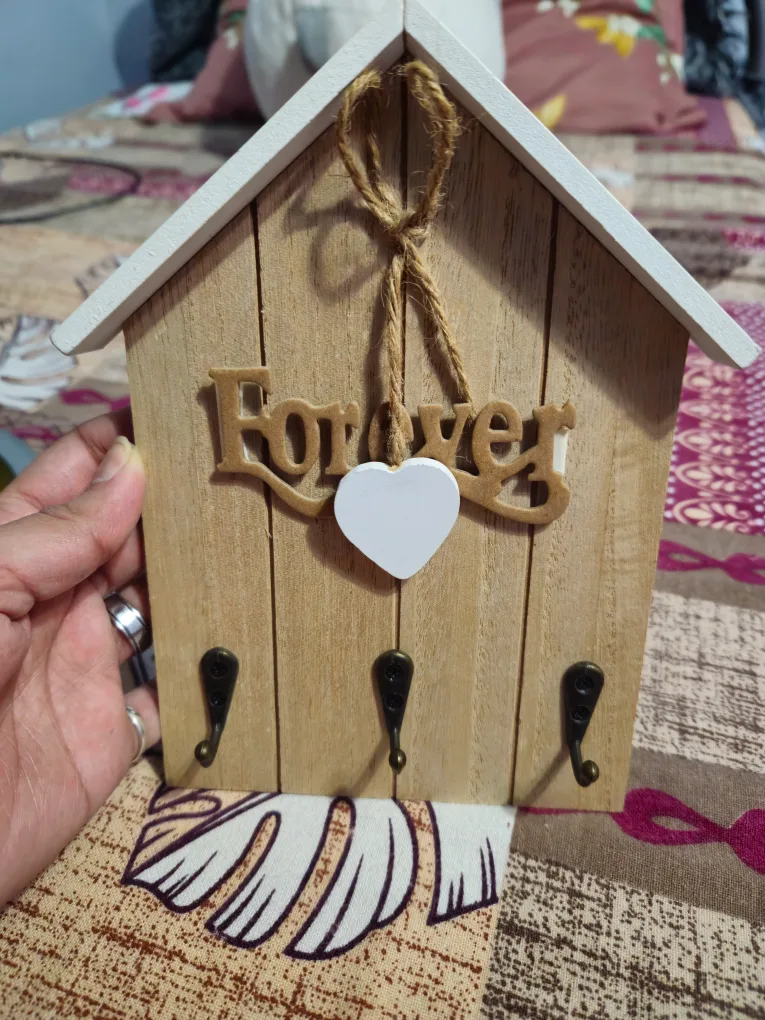Wooden Key Holder with Heart image indicator(2)
