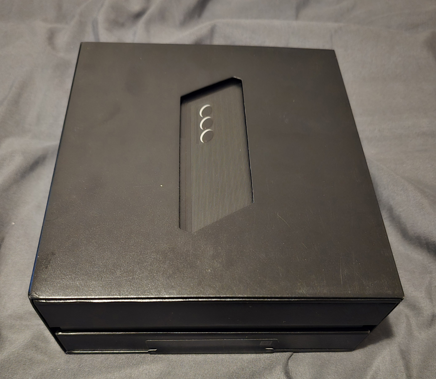 BNIB Samsung Fold Special Edition (Korean version)