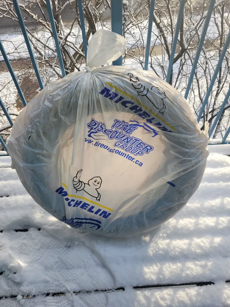 Uniroyal Tiger Paw Ice & Snow 3 Winter Tire For Passenger & CUV image indicator(2)