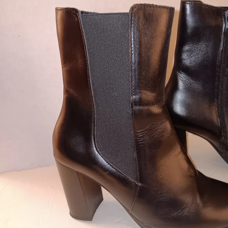 Black Leather Ankle Boots 8M/39M image indicator(2)