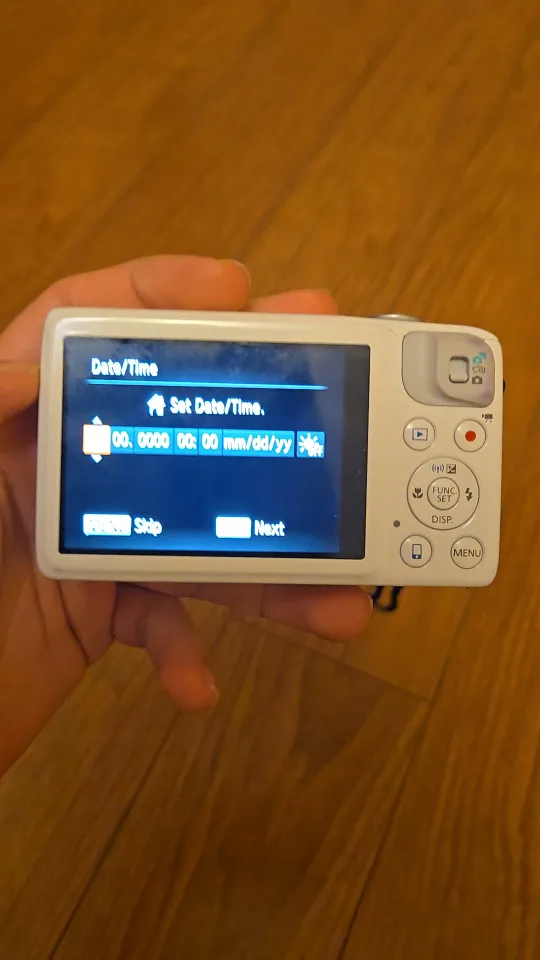 White Canon SX600 HS Powershot + Charger & Case image indicator(4)