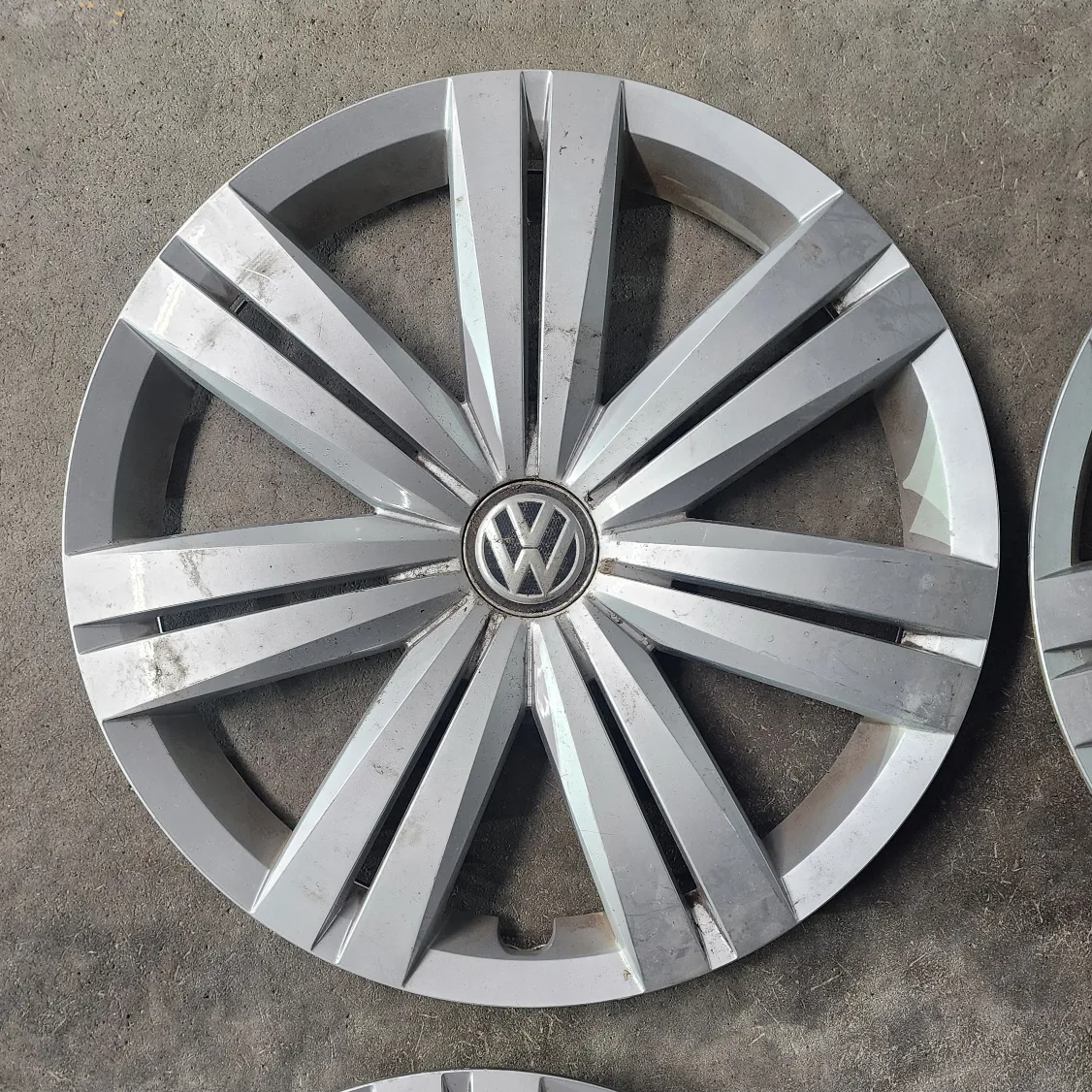 Genuine OEM VW Hub Cap Jetta Fits 16" (set 4) image indicator(4)
