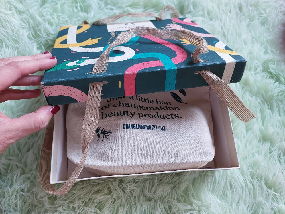 The Body Shop Almond Milk Skincare Gift Set image indicator(7)